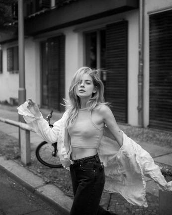 A cover of "Girl in the town" cluster. The owner is misseva. The cluster consists of 28 elements.