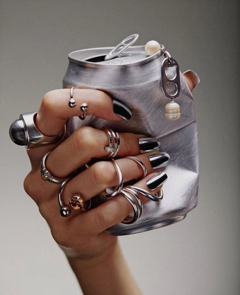 A cover of "RISE" cluster. The owner is monanis. The cluster consists of 38 elements.