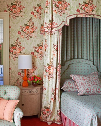 A cover of "Floral Print Diss" cluster. The owner is lorenkreiss. The cluster consists of 15 elements.