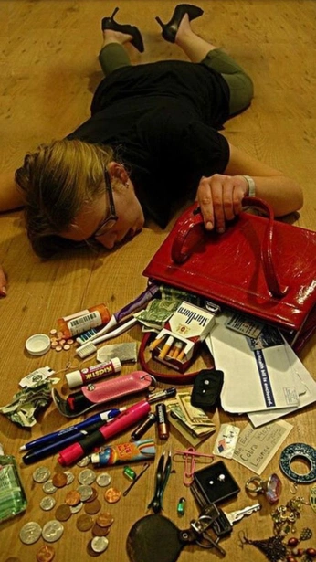 A cover of "girl what" cluster. The owner is bandersnatch. The cluster consists of 18 elements.