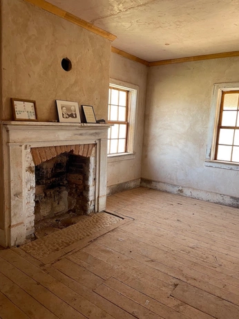 A cover of "Abandoned/Ghost Towns" cluster. The owner is thedetoureffect. The cluster description is "Ghost towns, homesteads, and abandoned cars and buildings". The cluster consists of 21 elements.