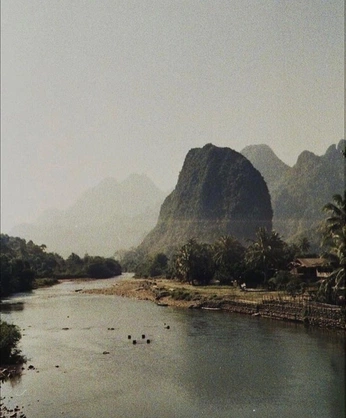 A cover of "vietnam" cluster. The owner is eloan. The cluster consists of 26 elements.