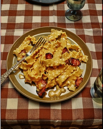 A cover of "food photography" cluster. The owner is wawarichardson. The cluster description is "Food photographers and styles I like". The cluster consists of 138 elements.