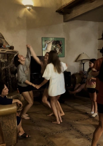 A cover of "girlhood" cluster. The owner is averyy. The cluster consists of 21 elements.