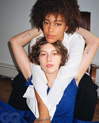 A cover of "Flahs shoot" cluster. The owner is summergrace. The cluster consists of 1 element.