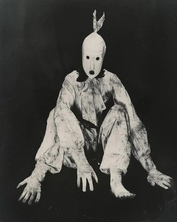 A cover of "performance" cluster. The owner is ghostiegirl. The cluster consists of 1 element.