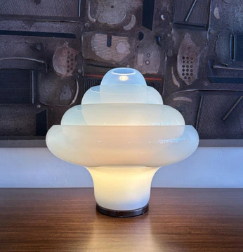 A cover of "Lights" cluster. The owner is idreamedisaw. The cluster consists of 1 element.