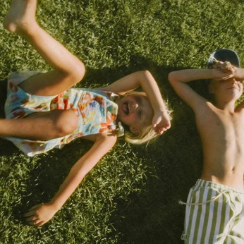 A cover of "Play - Verão 27" cluster. The owner is danielkj. The cluster consists of 32 elements.