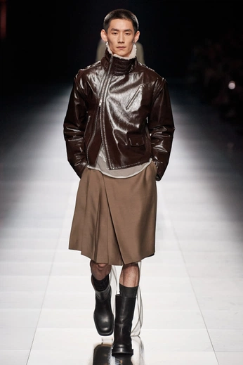 A cover of "Avant-garde and androgyn" cluster. The owner is artkhate. The cluster description is "Fusion of masculine and feminine elements, neutral and innovative tone". The cluster consists of 1 element.