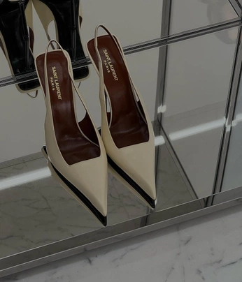 A cover of "Sharp" cluster. The owner is eilatan. The cluster consists of 4 elements.