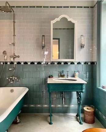 A cover of "Bathroom" cluster. The owner is earlgrey. The cluster consists of 4 elements.