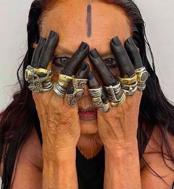 A cover of "black" cluster. The owner is maycreativehub. The cluster consists of 1 element.