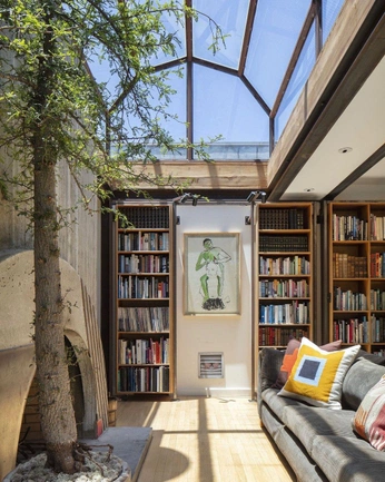 A cover of "Spaces" cluster. The owner is airas. The cluster consists of 23 elements.