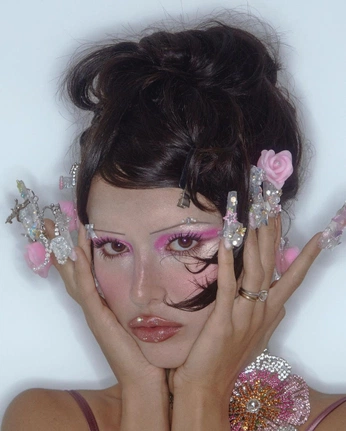 A cover of "THE GLAM" cluster. The owner is skat3kiddo. The cluster consists of 5 elements.