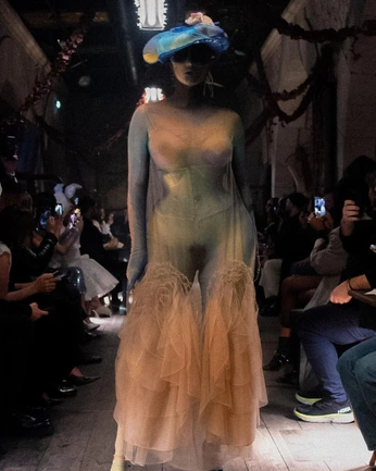 A cover of "HIGH fashion" cluster. The owner is beercereal. The cluster consists of 2 elements.