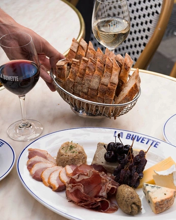 A cover of "Inspi photos cave" cluster. The owner is odagency. The cluster consists of 65 elements.