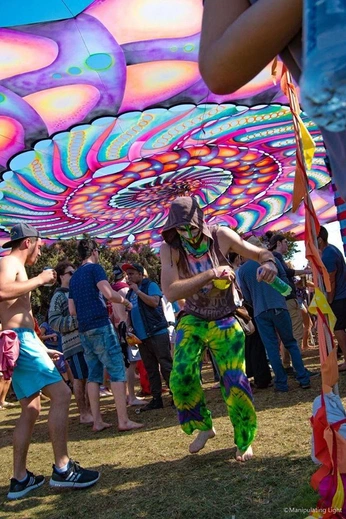 A cover of "Real chill out areas" cluster. The owner is deliansky. The cluster consists of 14 elements.