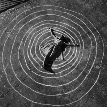 A cover of "Black & White Cosmos" cluster. The owner is innercosmos. The cluster consists of 6 elements.