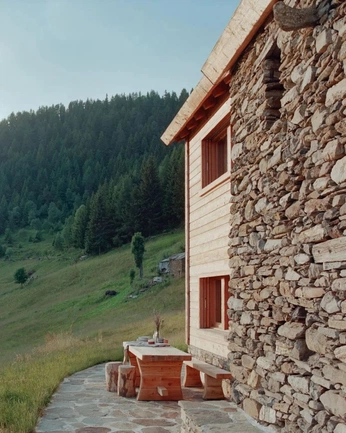 A cover of "Unurban Dwelling" cluster. The owner is cadrat. The cluster consists of 58 elements.