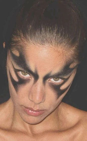 A cover of "HALLOWEEN" cluster. The owner is viclooz. The cluster consists of 3 elements.