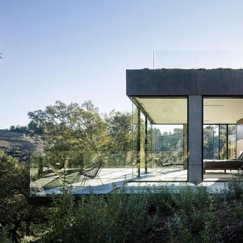 A cover of "inevitable 🧭" cluster. The owner is owen.coonahan. The cluster description is "my life ". The cluster consists of 34 elements.