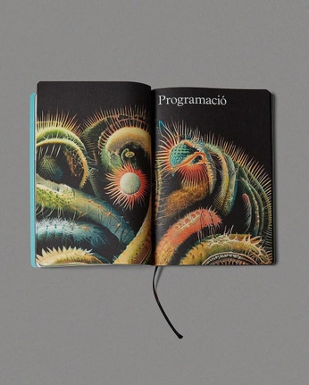 A cover of "agenda" cluster. The owner is lafrenchyphoto. The cluster consists of 15 elements.