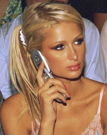 A cover of "Ophelia" cluster. The owner is wanabecoconut. The cluster consists of 22 elements.