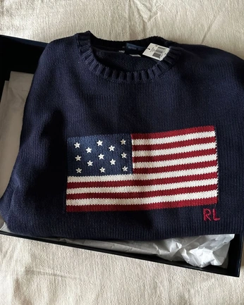 A cover of "Wardrobe" cluster. The owner is chasingcomets. The cluster description is "Manifesting 💅🏻💖". The cluster consists of 73 elements.