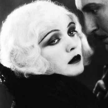 A cover of "ClaraBow" cluster. The owner is tomcosmos. The cluster consists of 15 elements.