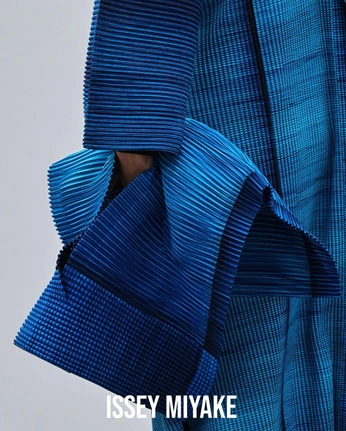 A cover of "issay miyake" cluster. The owner is kirasarchives. The cluster consists of 1 element.