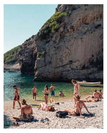 A cover of "☮️" cluster. The owner is whoisnina1. The cluster consists of 13 elements.