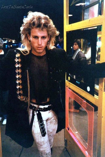 A cover of "THE LOST BOYS ★" cluster. The owner is solipstic.hum. The cluster consists of 23 elements.