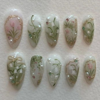 A cover of "Nail Inspo" cluster. The owner is panellaru. The cluster consists of 2 elements.