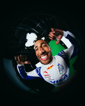 A cover of "drivers" cluster. The owner is frogdino. The cluster consists of 20 elements.