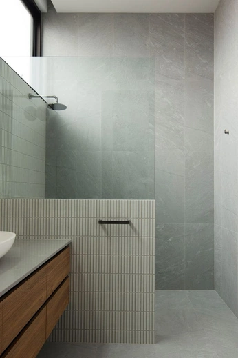 A cover of "Skalitzer" cluster. The owner is somepiet. The cluster consists of 22 elements.