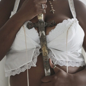 A cover of "style inspo 🪽🌙" cluster. The owner is streetlighthalo. The cluster consists of 102 elements.