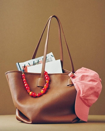 A cover of "Bags" cluster. The owner is williamcallan. The cluster consists of 5 elements.