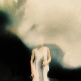 A cover of "PHOTOS" cluster. The owner is theedi. The cluster consists of 177 elements.