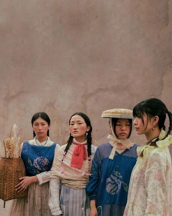 A cover of "Documentary Style" cluster. The owner is mayaeliza. The cluster consists of 39 elements.