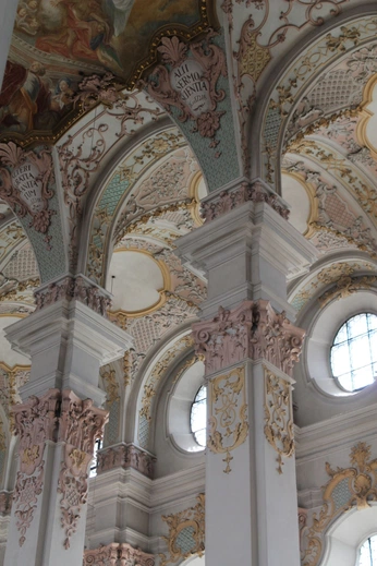 A cover of "stucco barocco" cluster. The owner is danelion. The cluster consists of 29 elements.