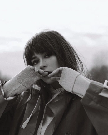 A cover of "Posing" cluster. The owner is toms. The cluster consists of 33 elements.