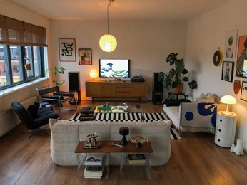 A cover of "Miami APT" cluster. The owner is weezee. The cluster consists of 25 elements.