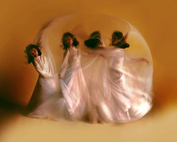 A cover of "the sun" cluster. The owner is green1tea. The cluster consists of 2 elements.