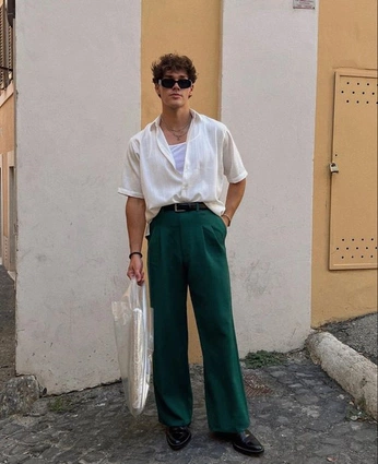 A cover of "Clothes inspo" cluster. The owner is chips.ahoy. The cluster consists of 7 elements.