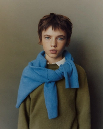 A cover of "Posing - Kids" cluster. The owner is yngchng. The cluster consists of 289 elements.