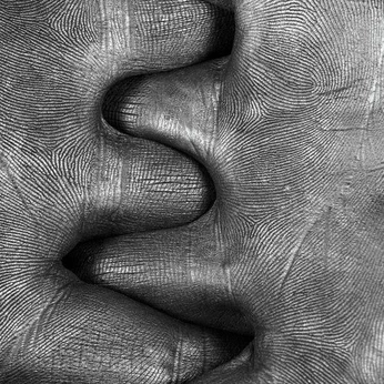 A cover of "FIFTH MIRROR" cluster. The owner is nilsmourato. The cluster consists of 5 elements.