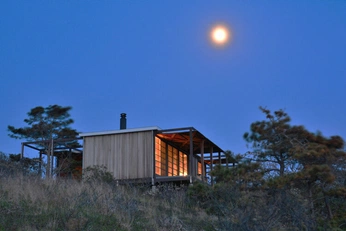 A cover of "beach house" cluster. The owner is nonpremium. The cluster description is "place not band". The cluster consists of 18 elements.