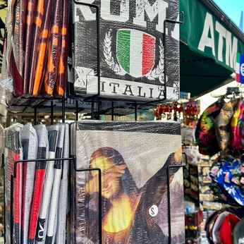 A cover of "italia" cluster. The owner is averyy. The cluster consists of 27 elements.