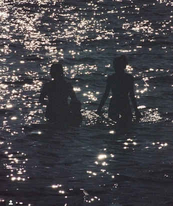 A cover of "summer" cluster. The owner is samsing. The cluster consists of 2 elements.