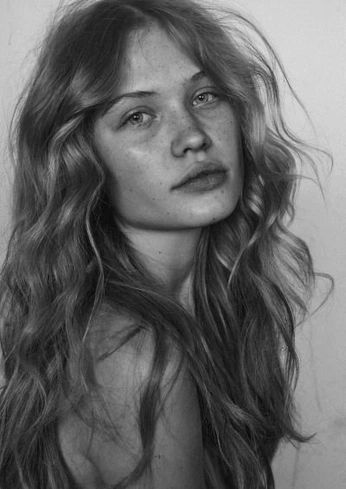 A cover of "Portrait" cluster. The owner is reigrace. The cluster consists of 58 elements.